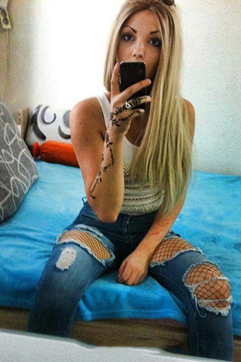 Türkische Escort Hure Berlin Damla jung blond bietet umfangreichen Sex Service