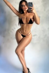 Floria Escort Hure Floria hat eine tolle Figur und hat Sex mit Paaren in Berlin