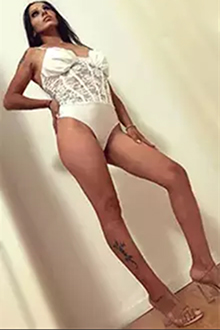 Hure Fifi aus Berlin bietet einen einzigartigen Escort-Service inklusive Analsex